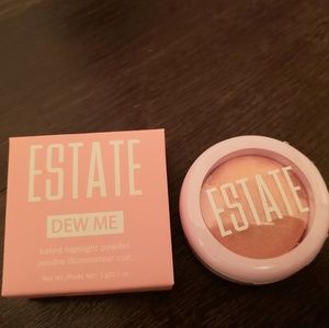 -SOLD- Estate baked highlighter in flushed